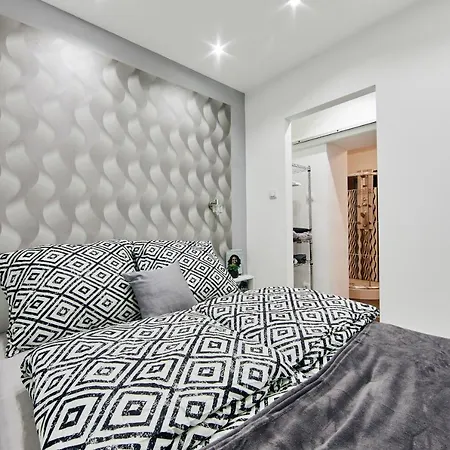 Garibaldi Apartment *